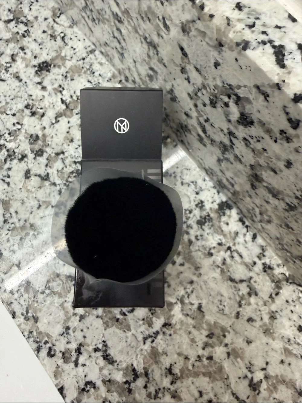 IL MAKIAGE Kabuki Powder Brush - Black Bristles